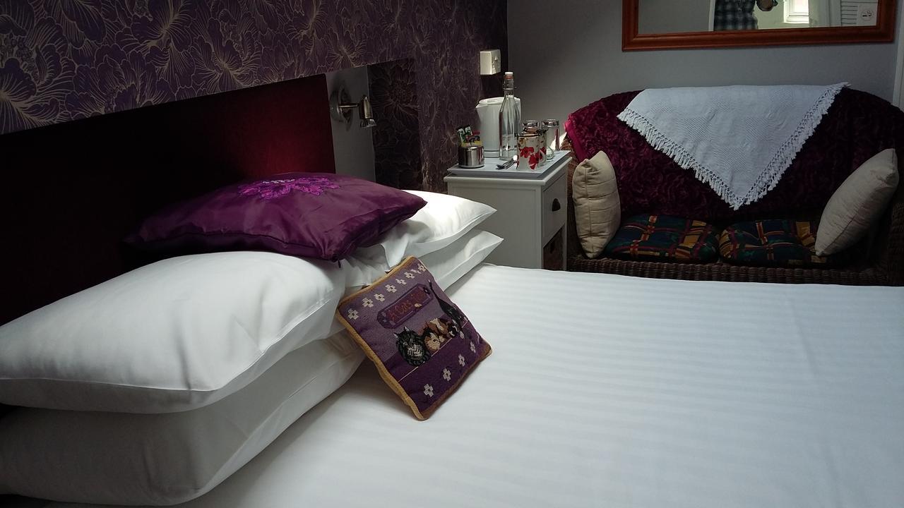 Cleave Court 3*