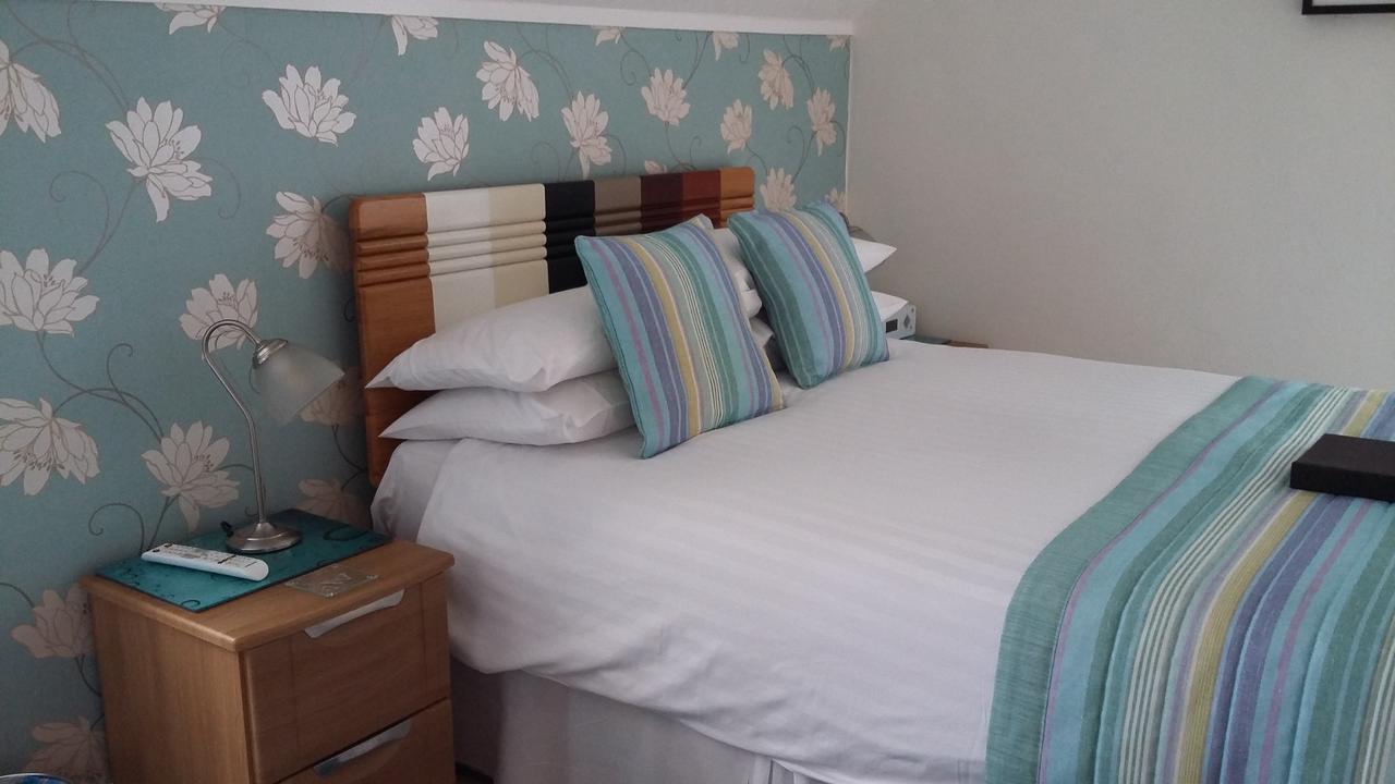 Guest house Cleave Court 3*