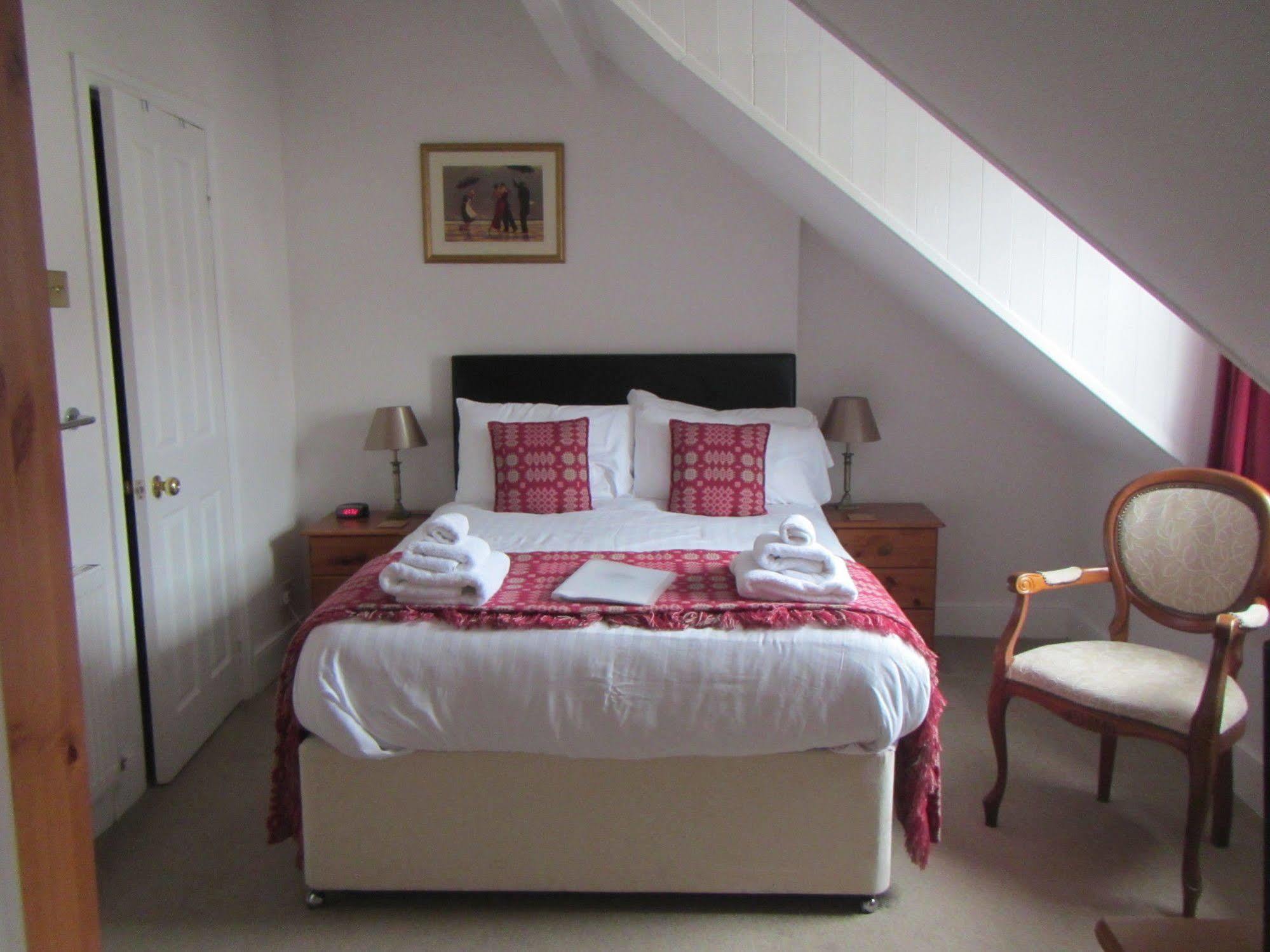 Glascoed Guest house 4*