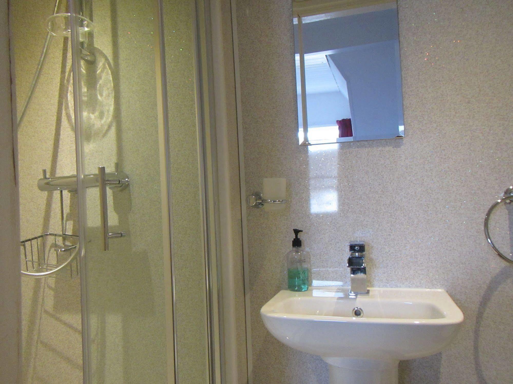 Glascoed Guest house 4*
