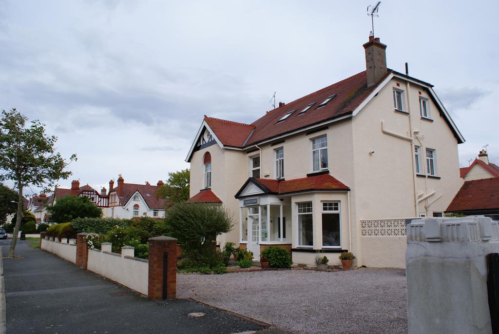 Cleave Court Guest house 3*