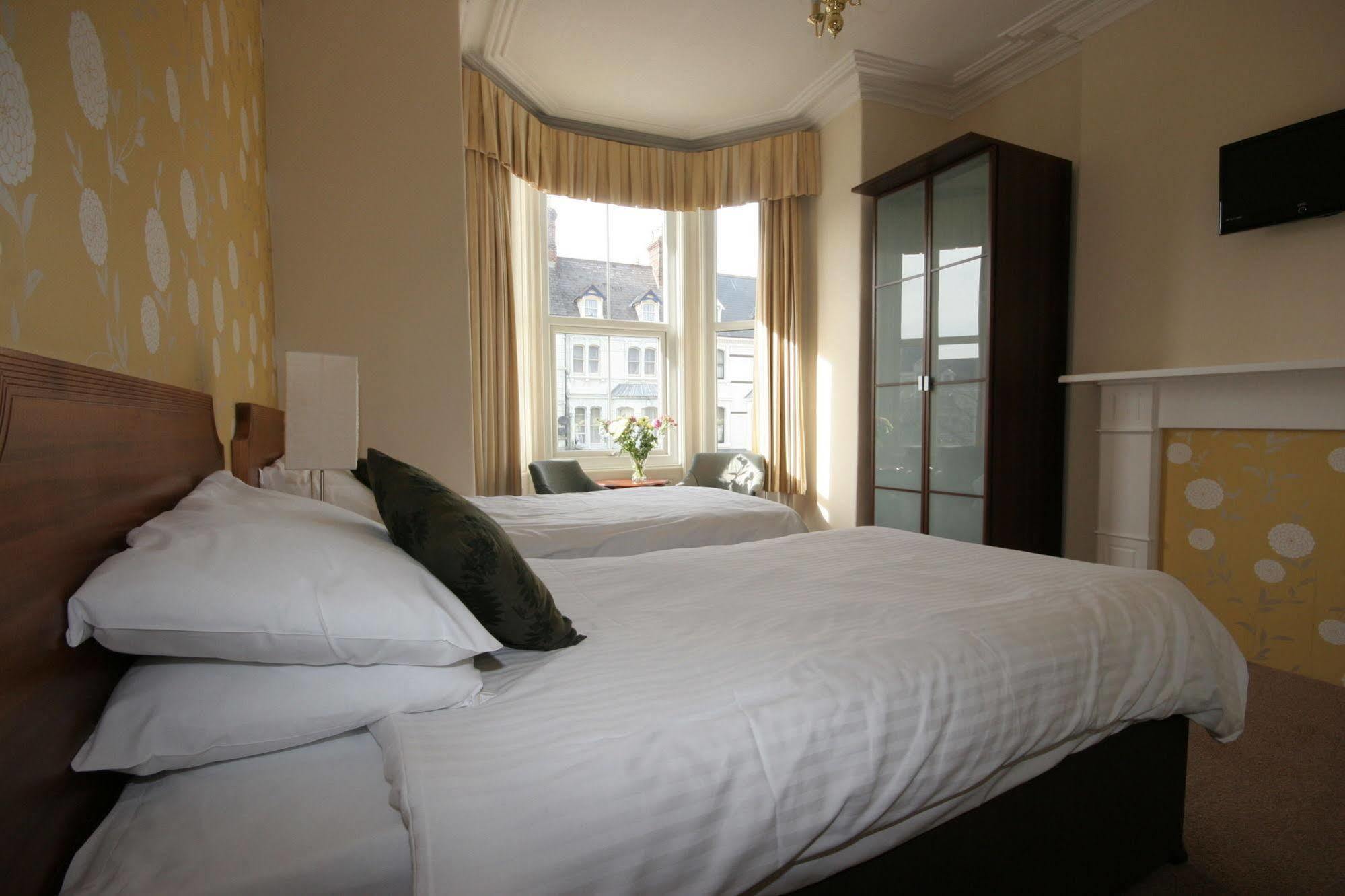 The Broadway Hotel Llandudno