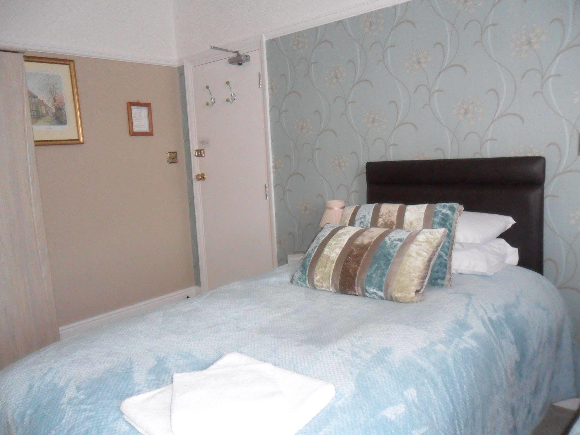 Cleave Court 3*