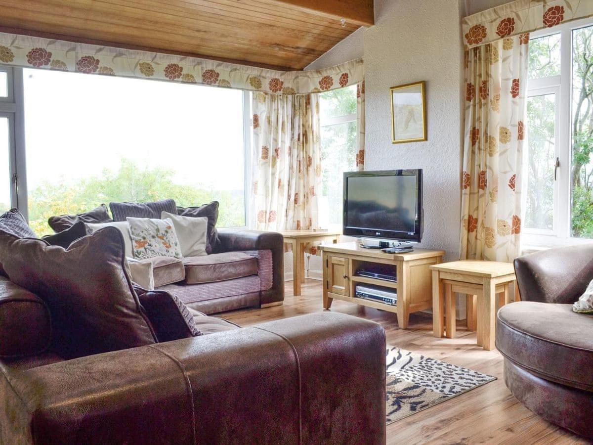 Holiday home Raven's *