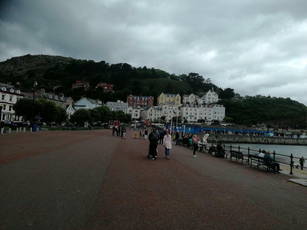 Overton 3* Llandudno