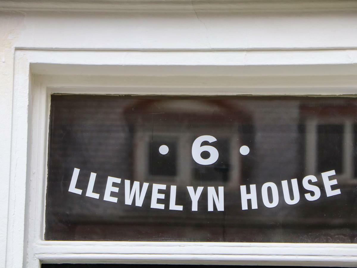Llewelyn House Apartment