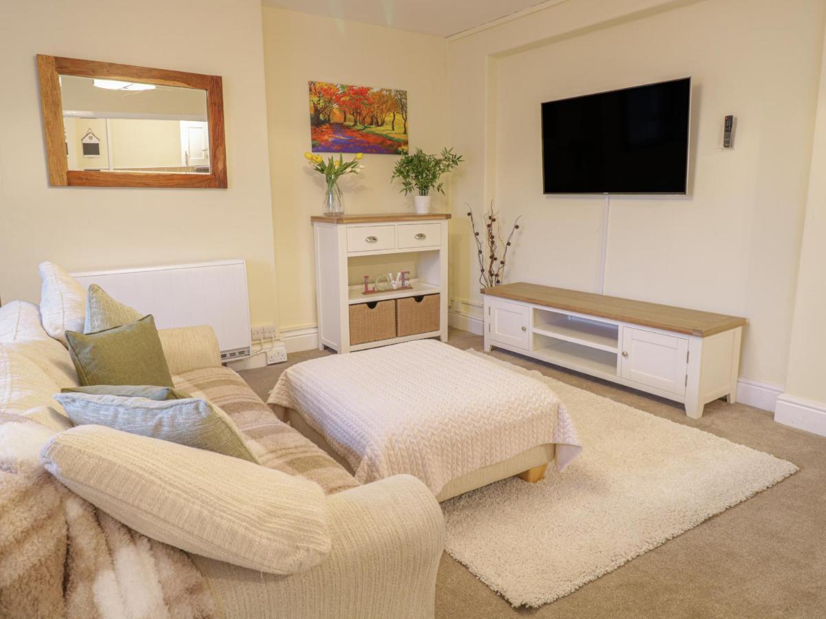 Beside The Sea - In Town Apartment