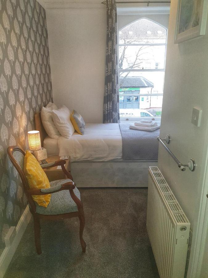Guest house Glascoed 4*