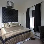 Space Boutique B&B - With Free Private Car Park
