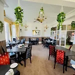 Four Oaks Hotel