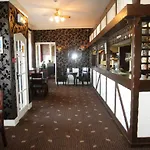 The Queens Lodge