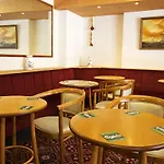 Evans Hotel