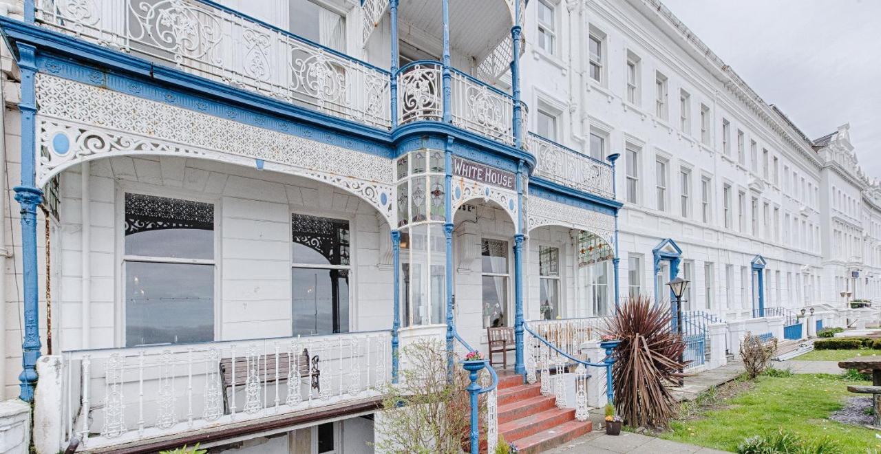 Whitehouse Hotel 3*