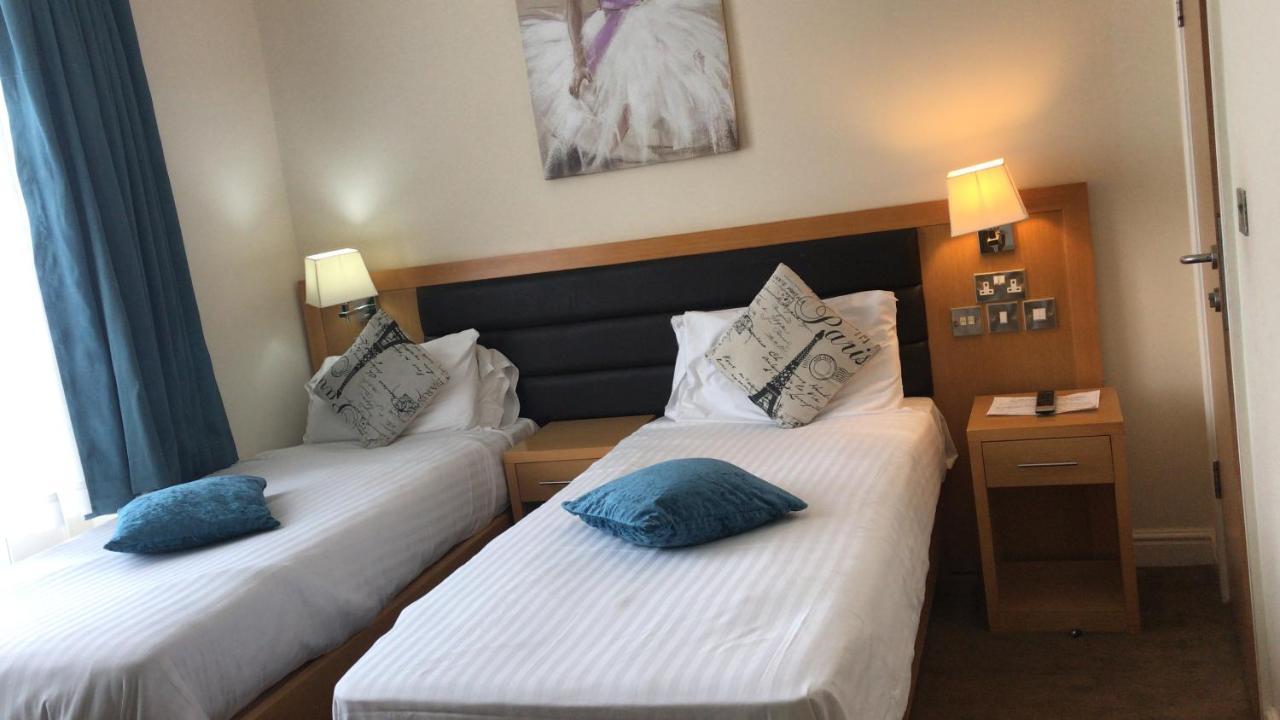 Iris Hotel 2*