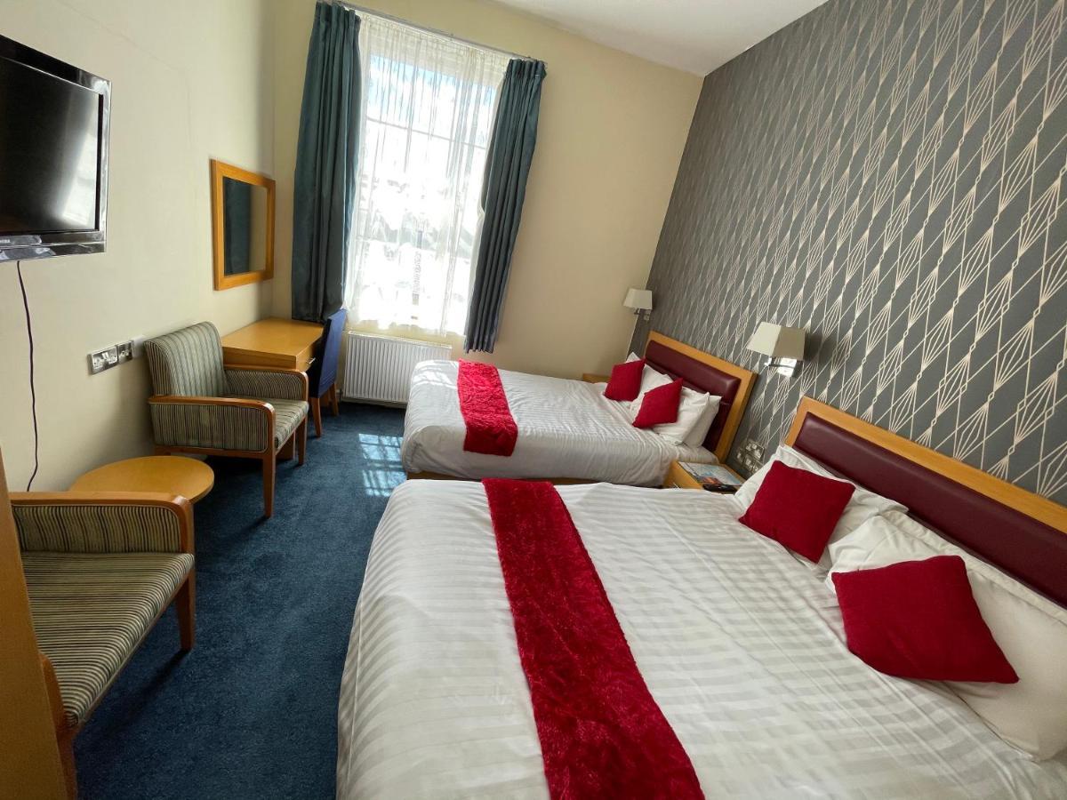 Iris Hotel