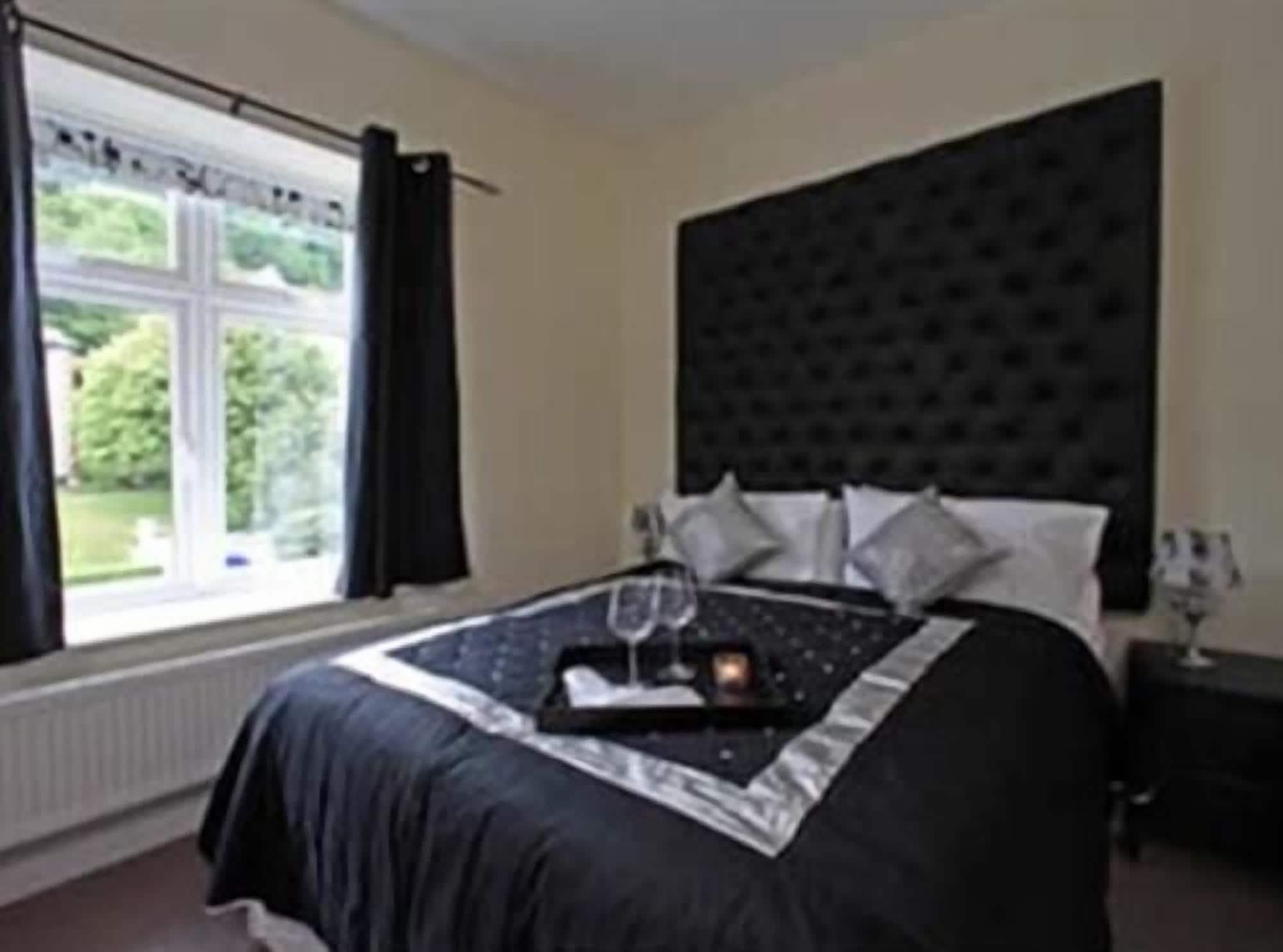 Space Boutique - With Free Private Car Park Llandudno