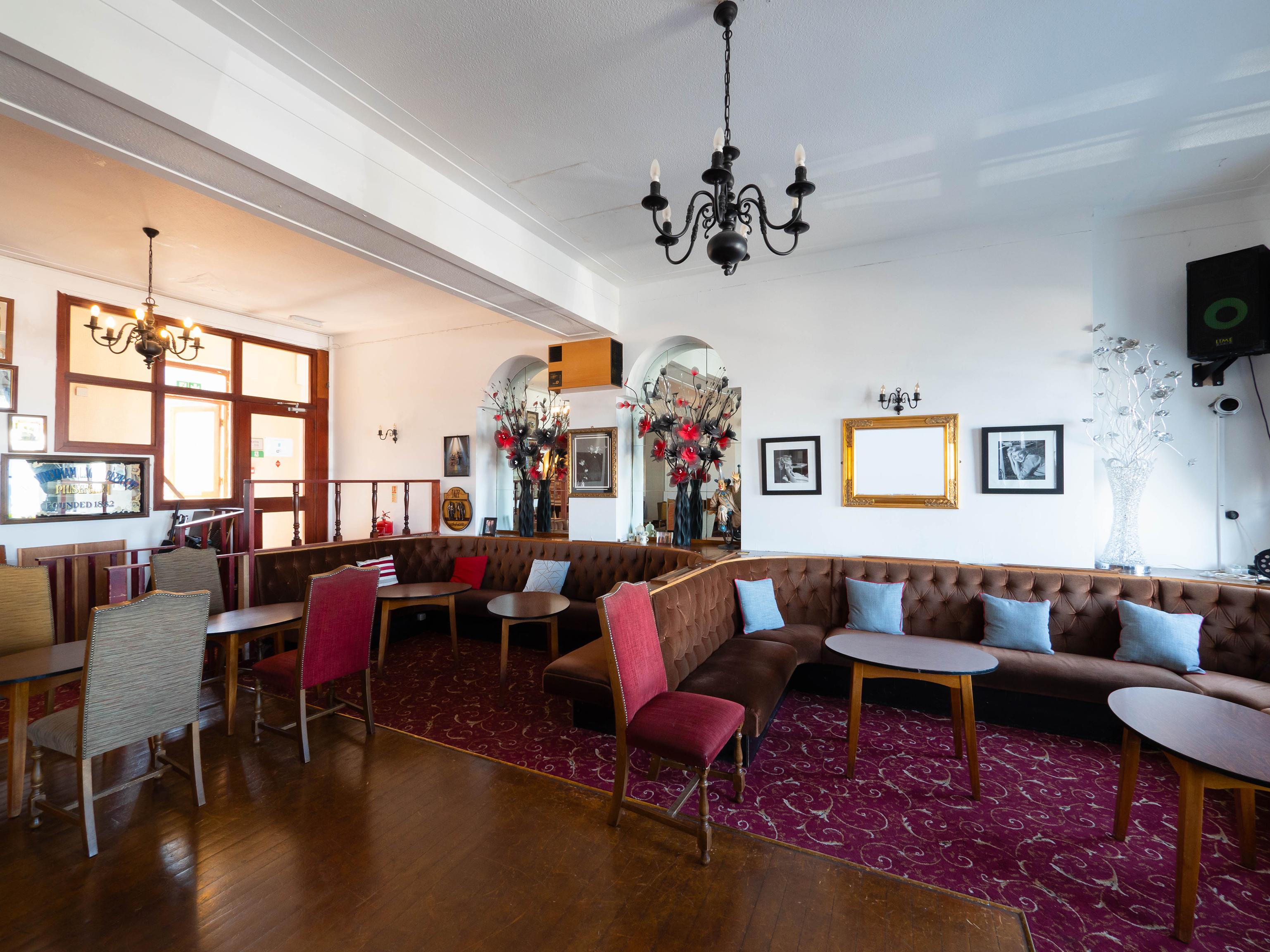 Whitehouse Hotel 3*