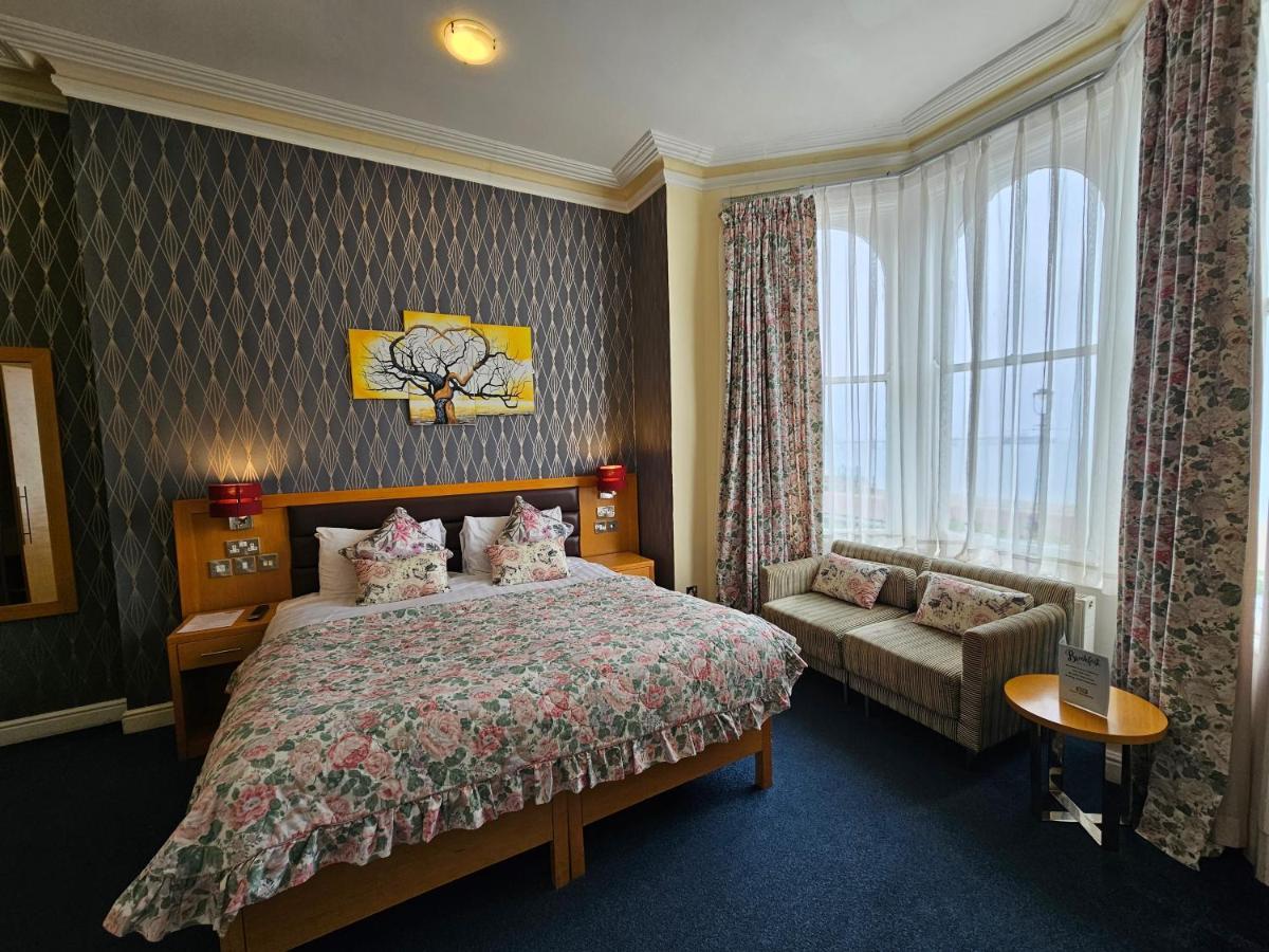 Iris Hotel