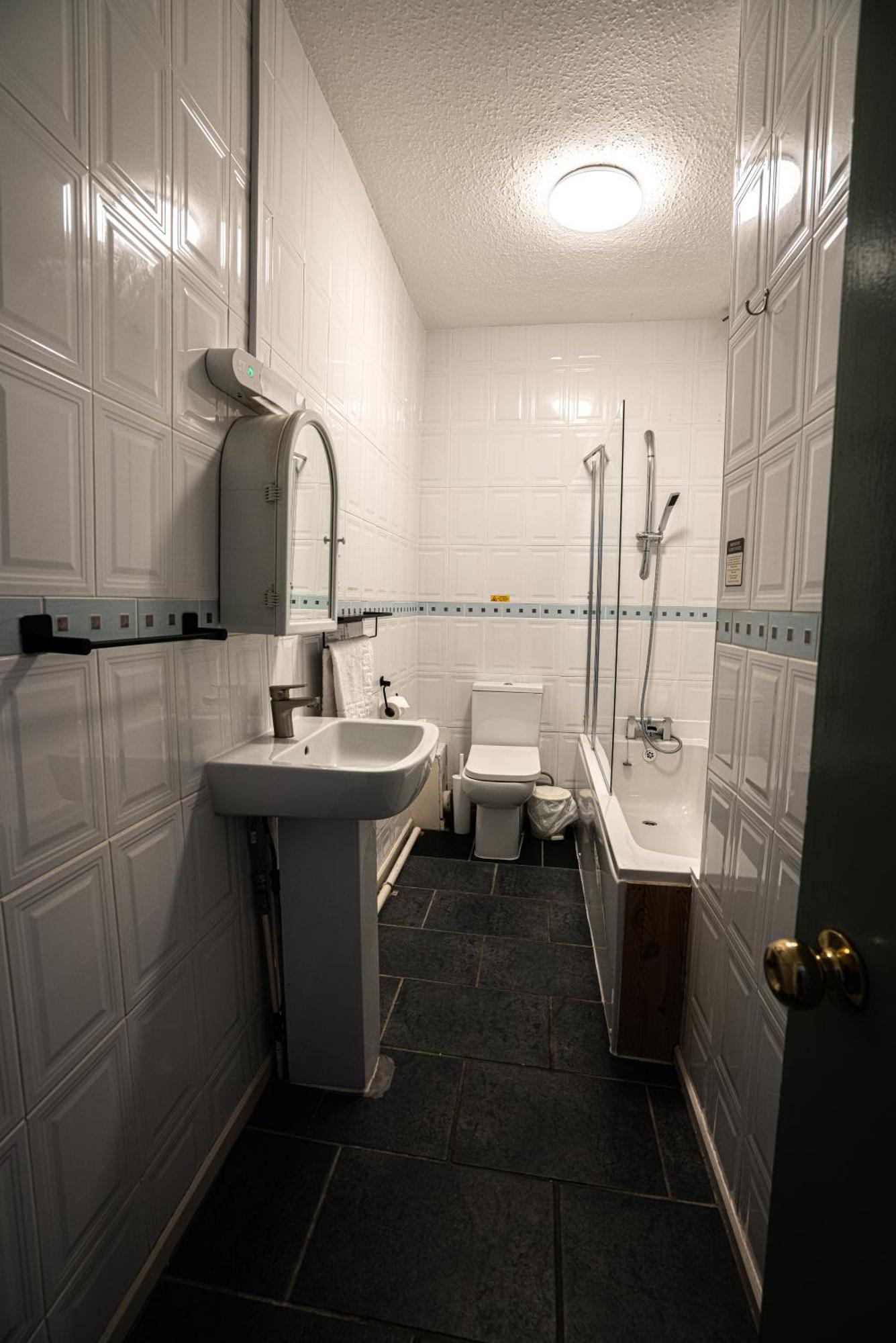 Hotel The 3*