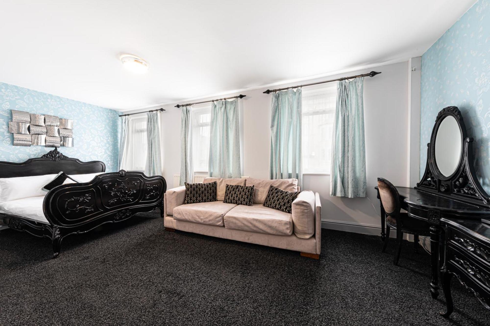 Manor Hotel 3*