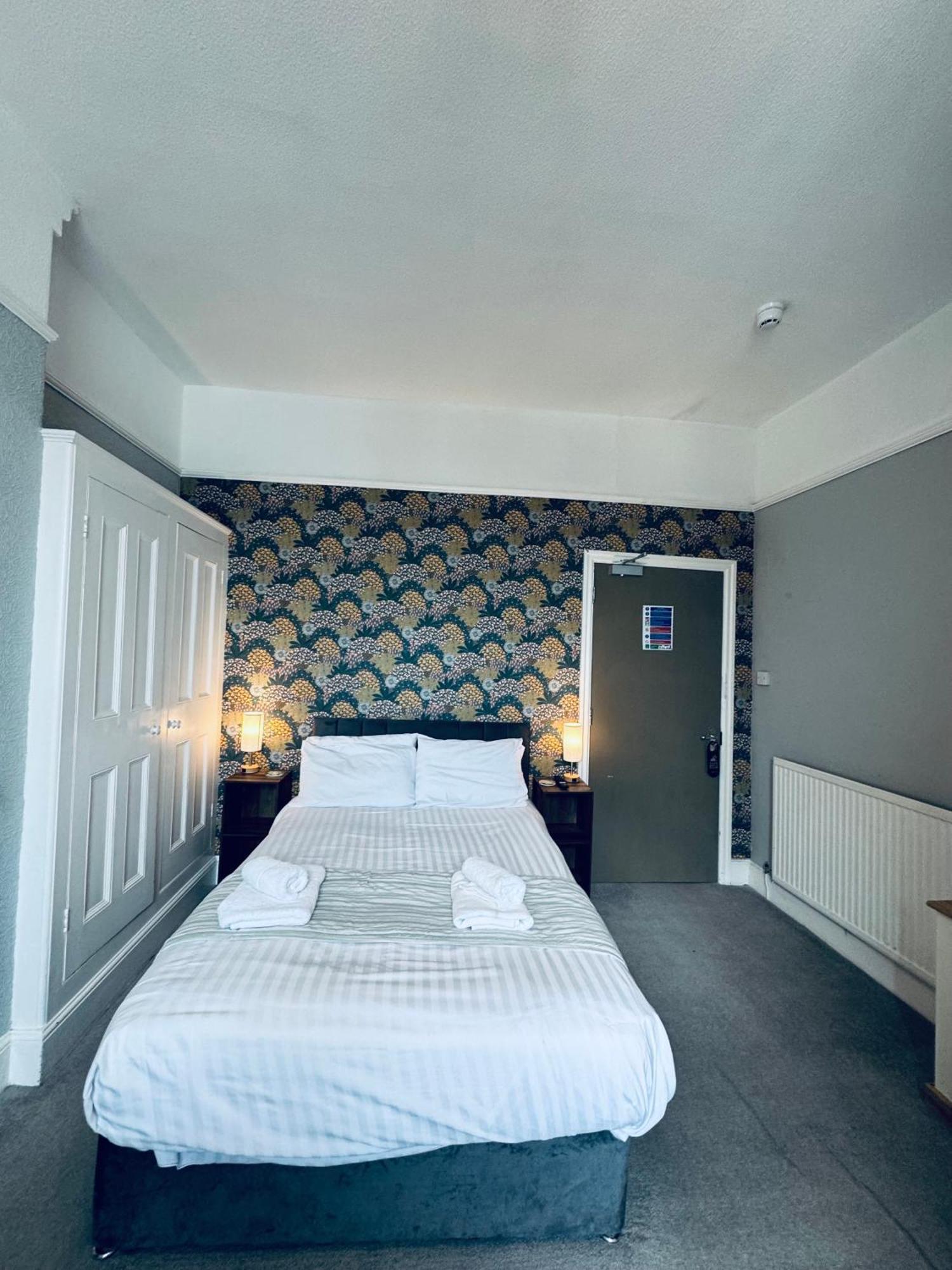 Hotel The 3*