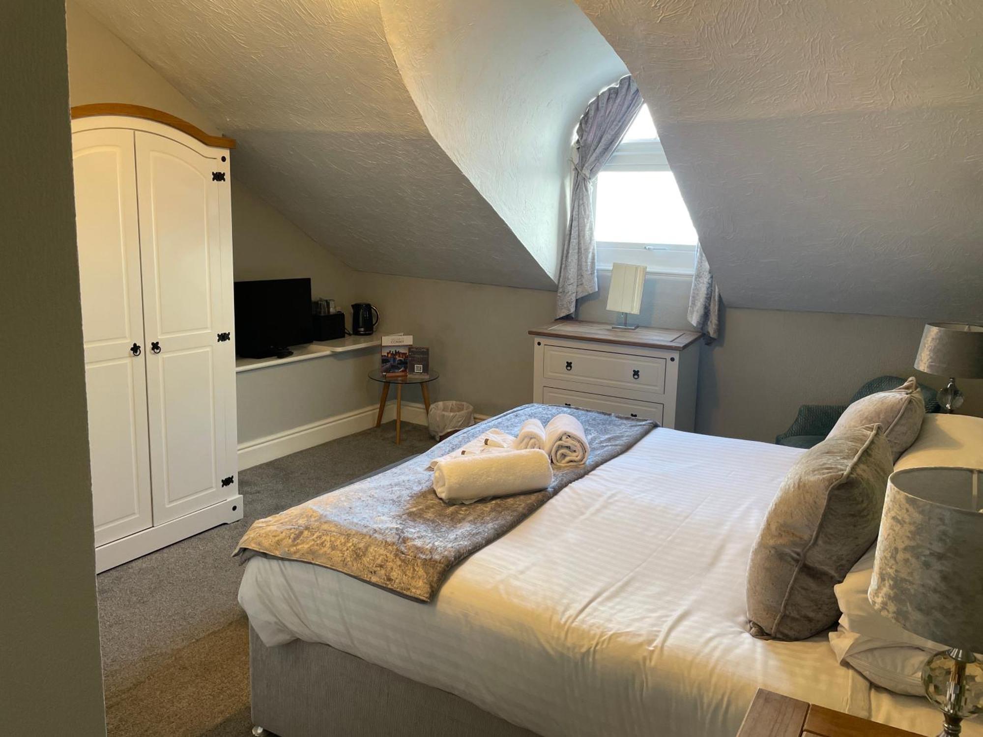 Hotel The Wildings & Tudno's Restaurant Llandudno