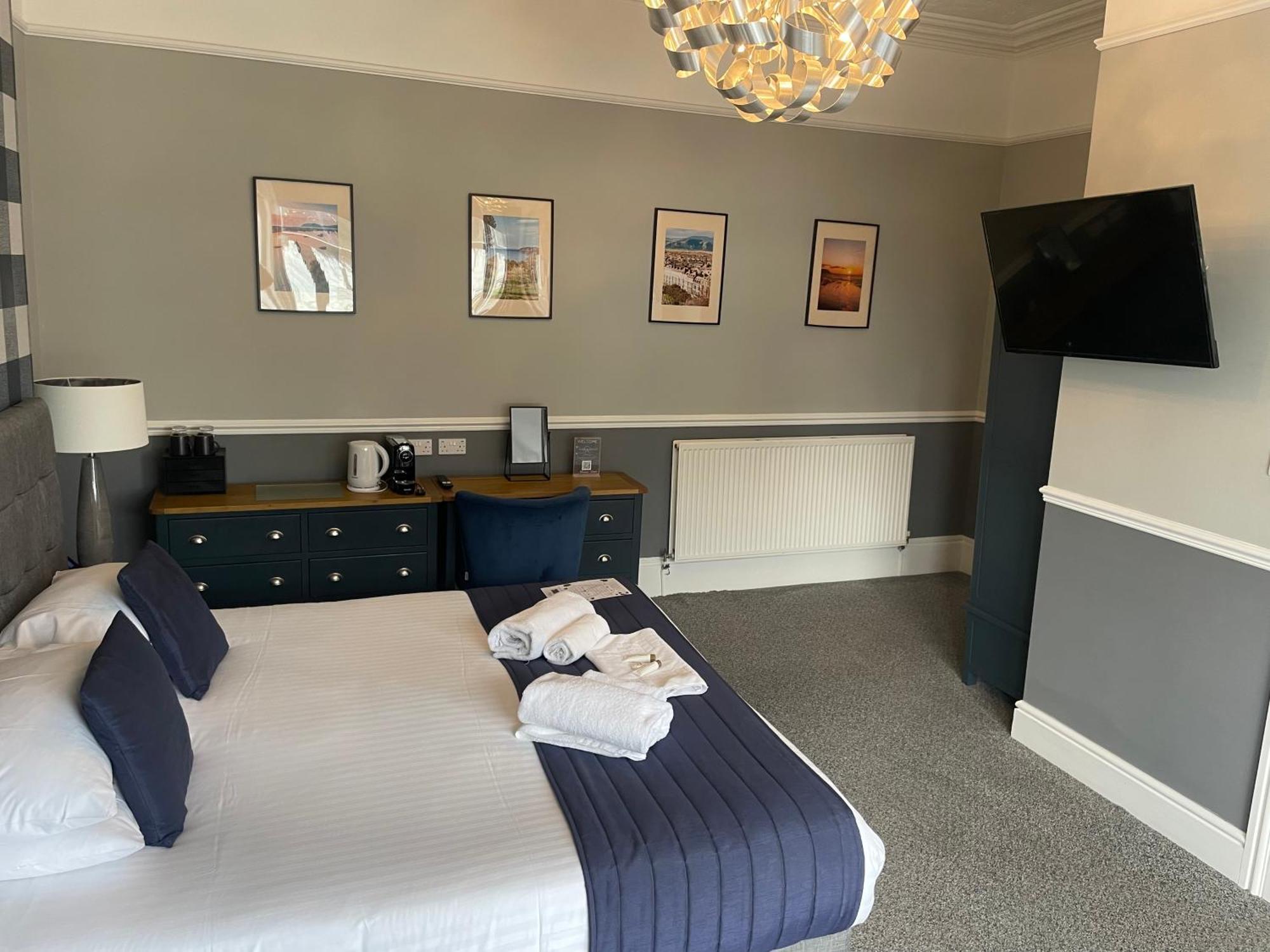Hotel The Wildings & Tudno's Restaurant Llandudno