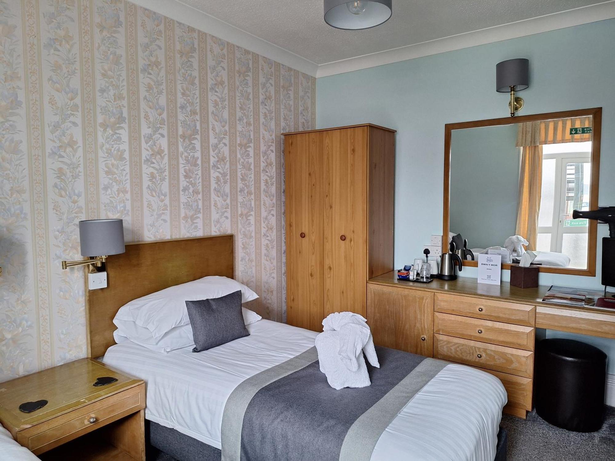 Swn Y Mor Hotel 2*