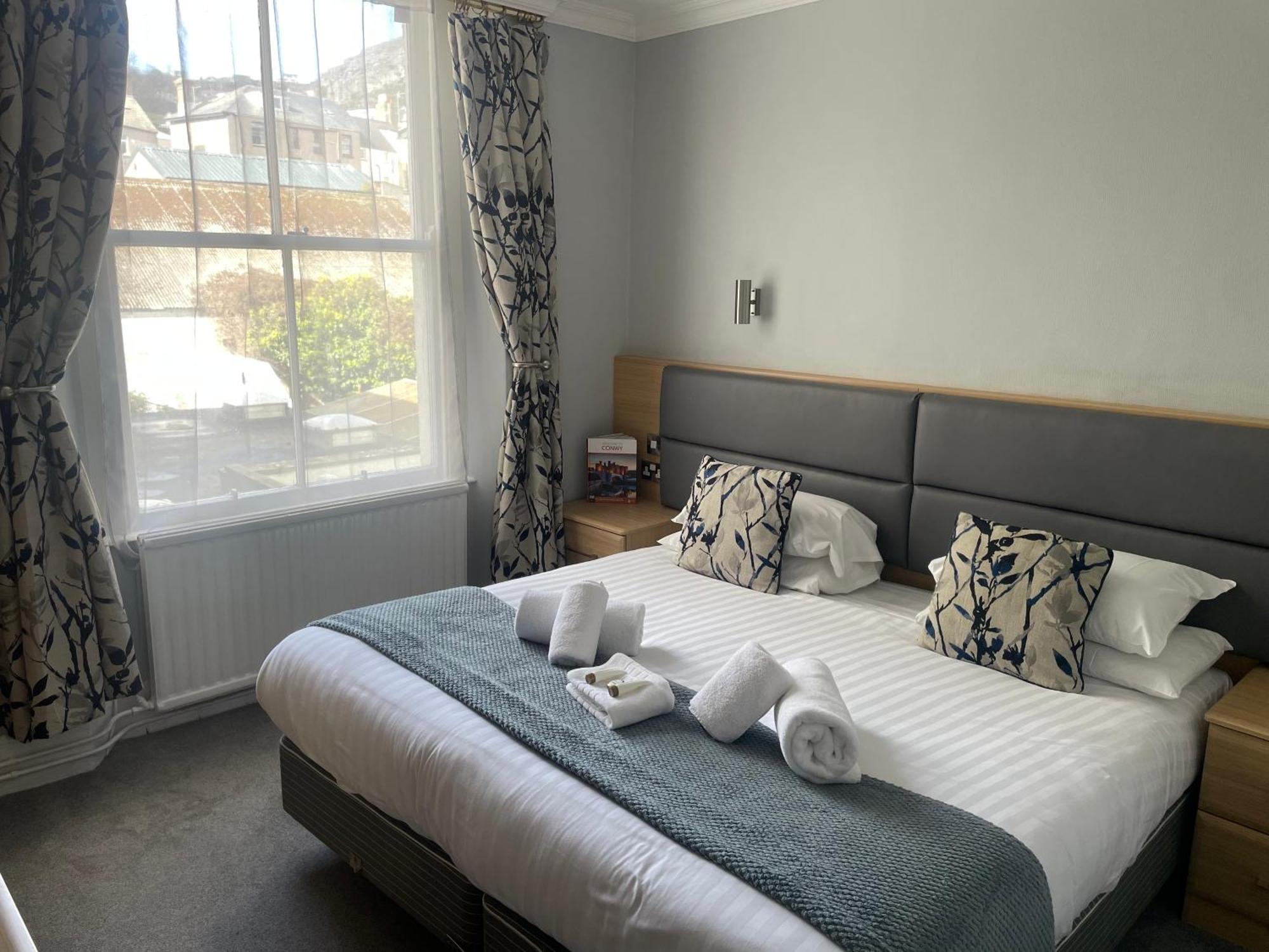 Hotel The Wildings & Tudno's Restaurant Llandudno