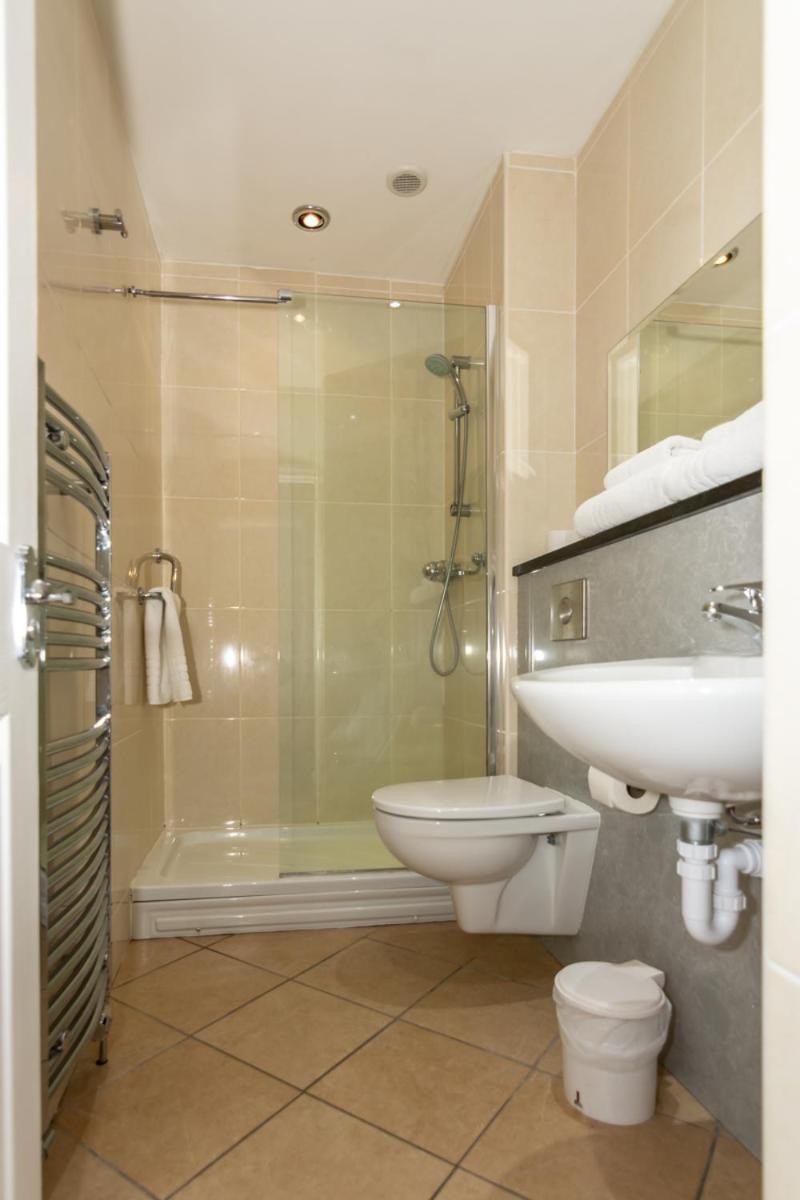 Kensington 3*