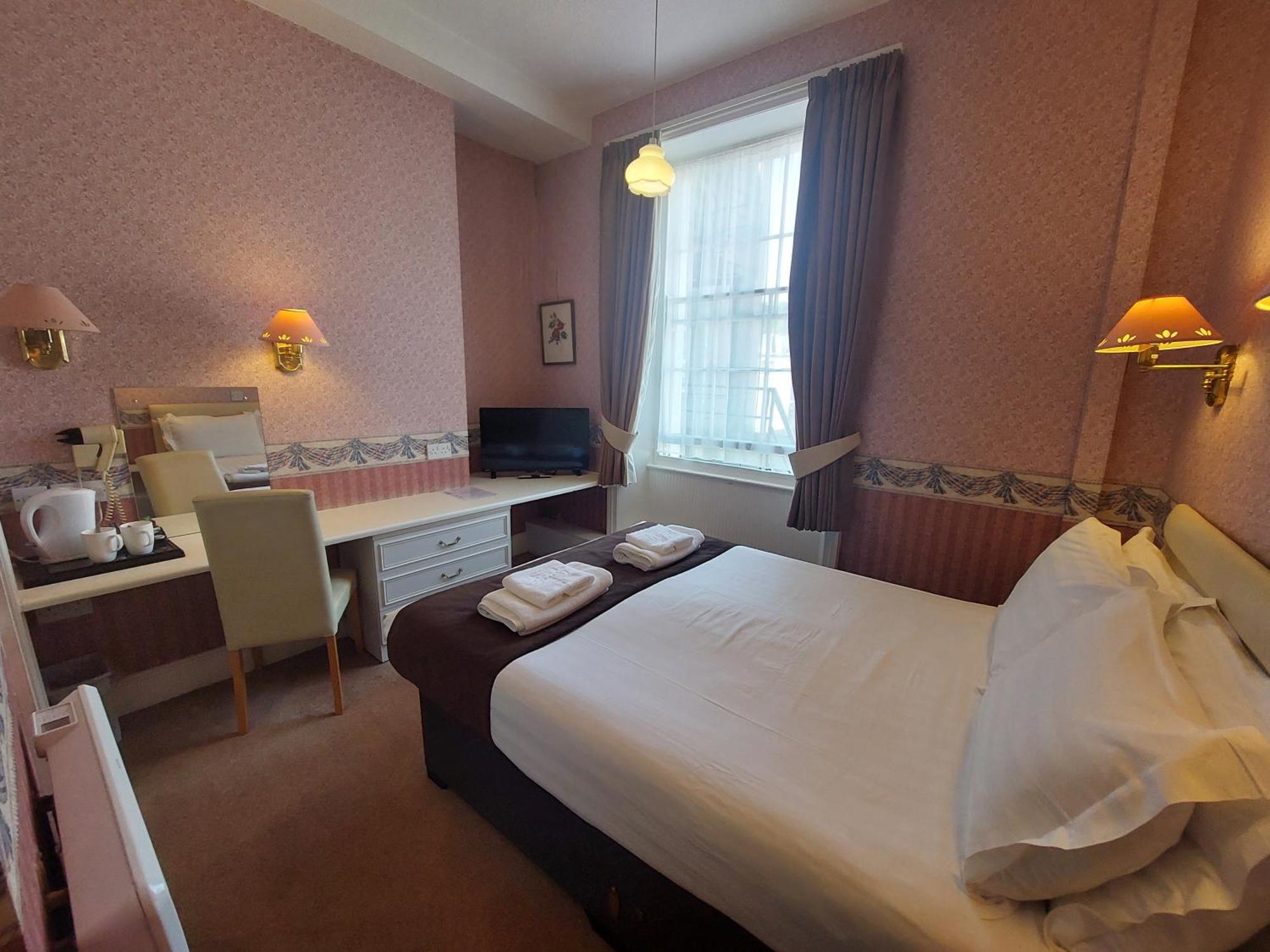 White Heather Hotel 3*