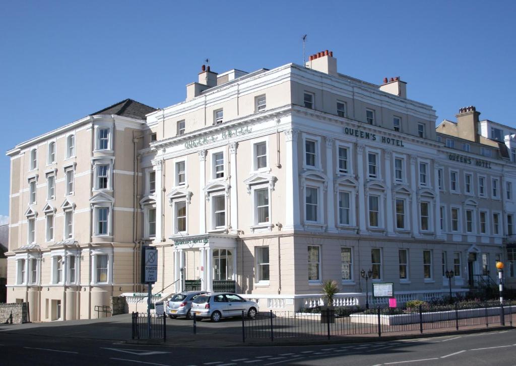 Queens Hotel 2*