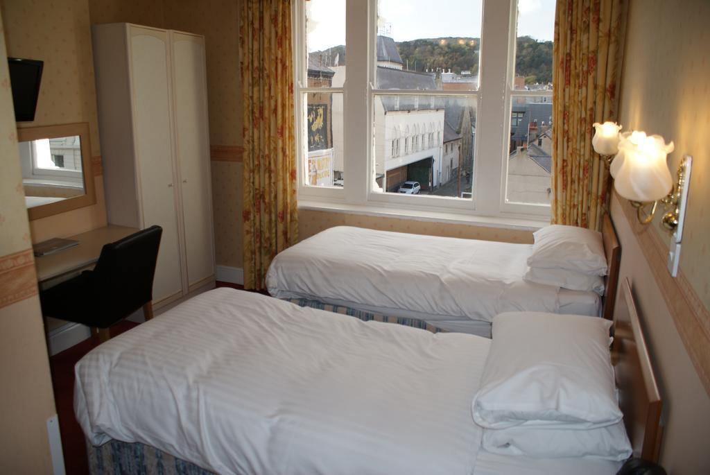 Queens * Llandudno