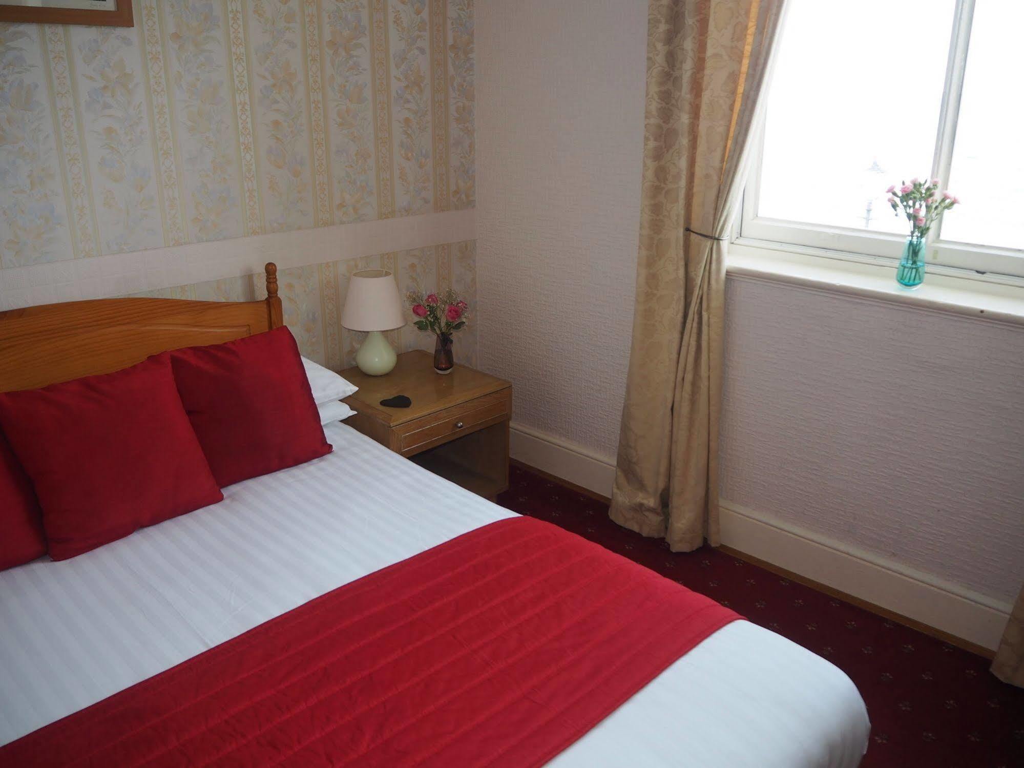 Swn Y Mor Hotel 2*