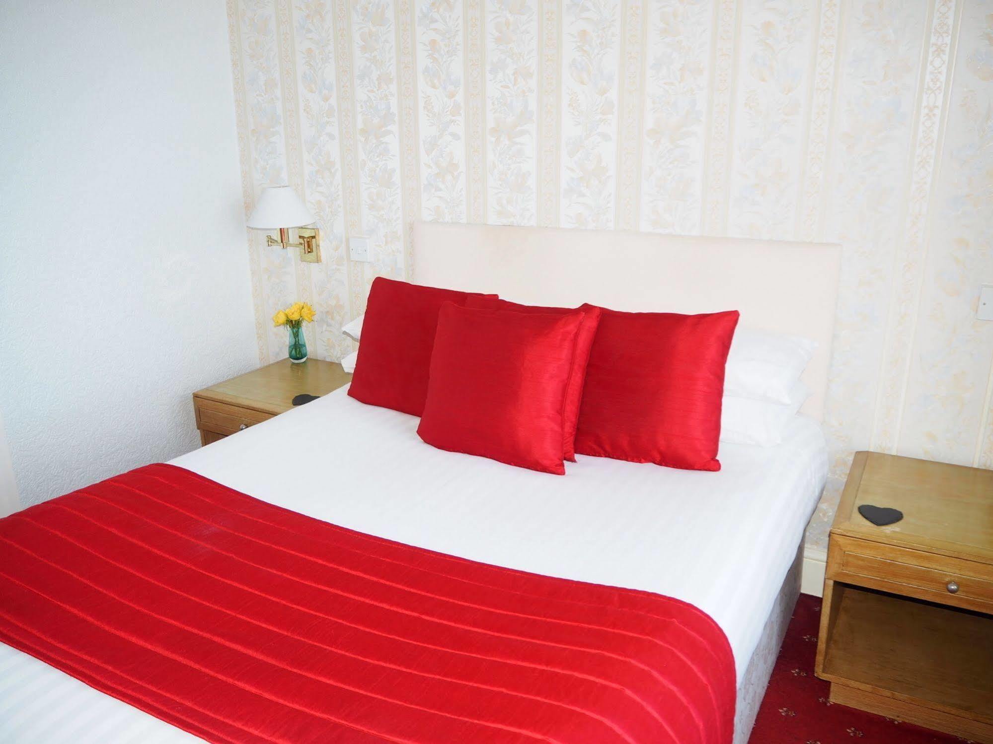 Swn Y Mor Hotel 2*