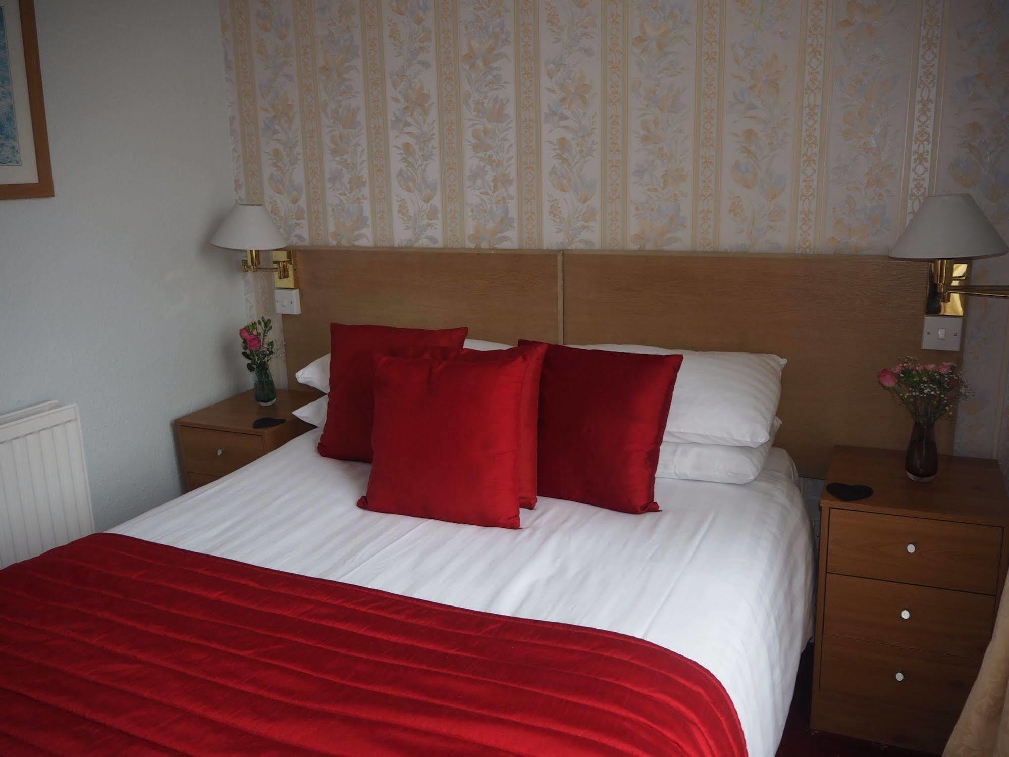 Swn Y Mor Hotel 2*