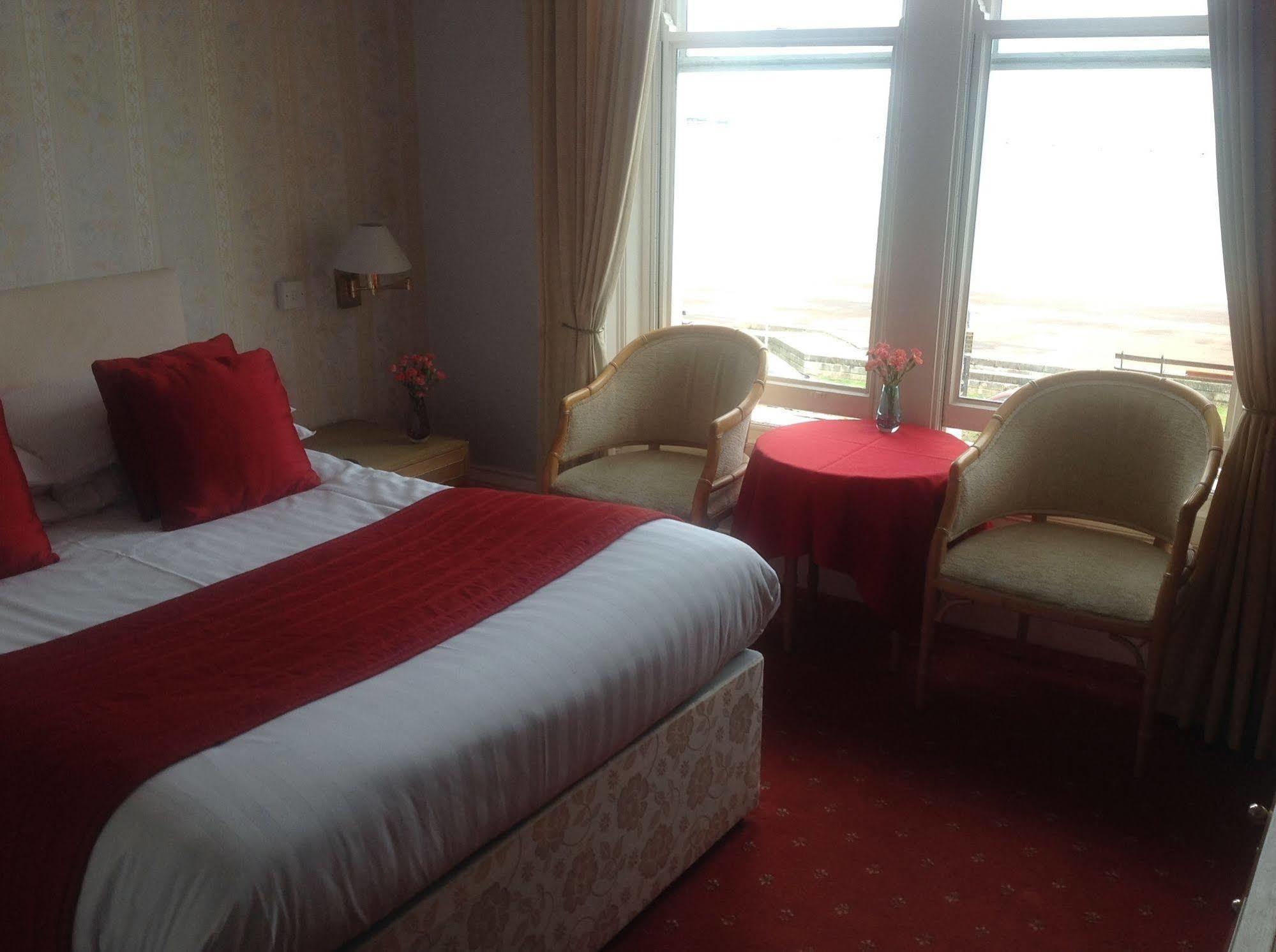 Swn Y Mor Hotel 2*