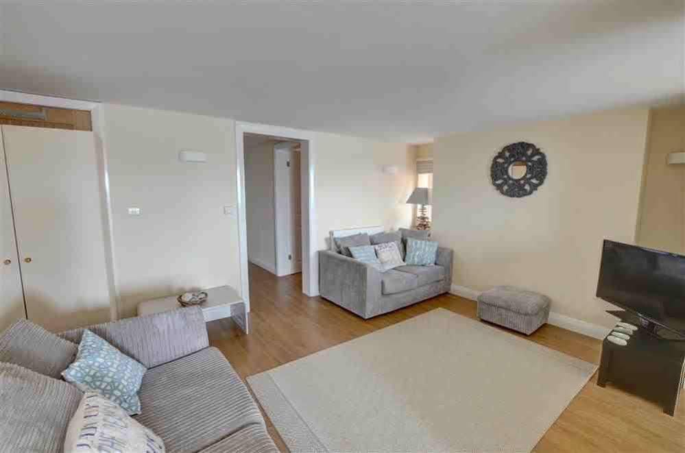 Superb Cintra Beachside Apartment