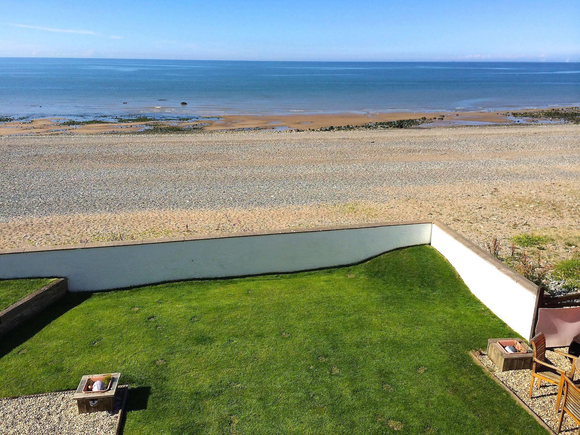 Superb Cintra Beachside Apartment *