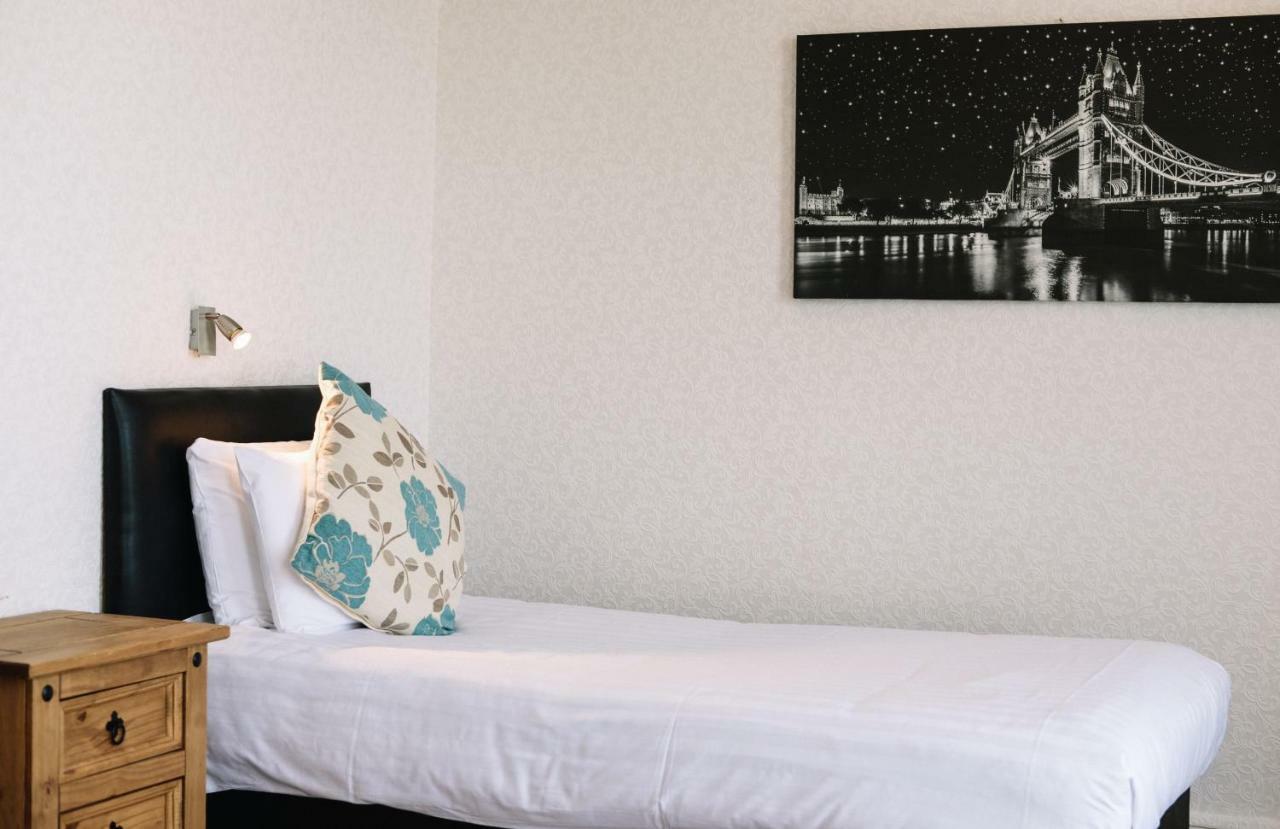 Four Oaks Hotel 4*