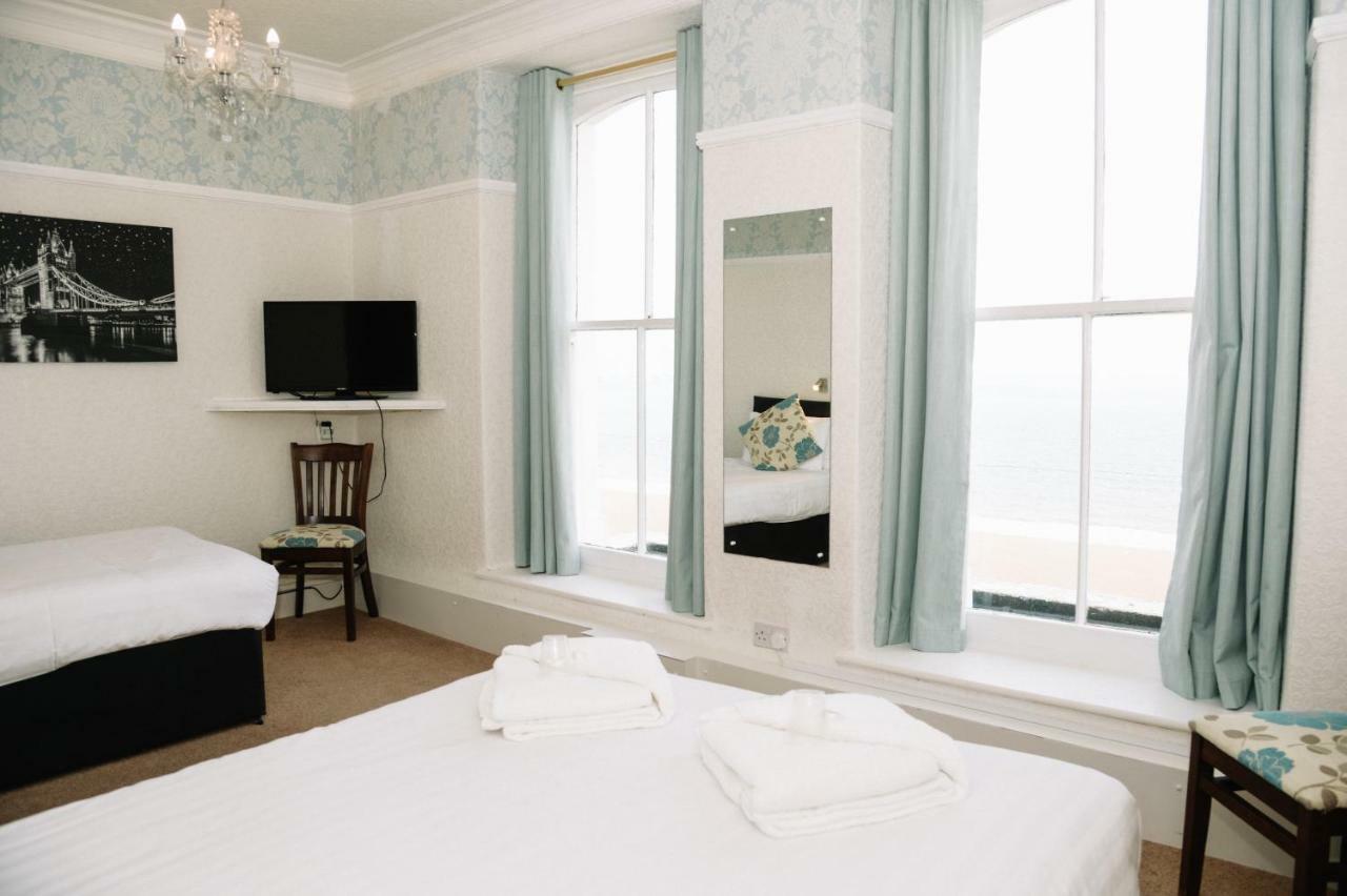 Four Oaks 4* Llandudno
