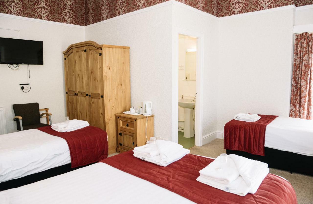 Four Oaks Hotel