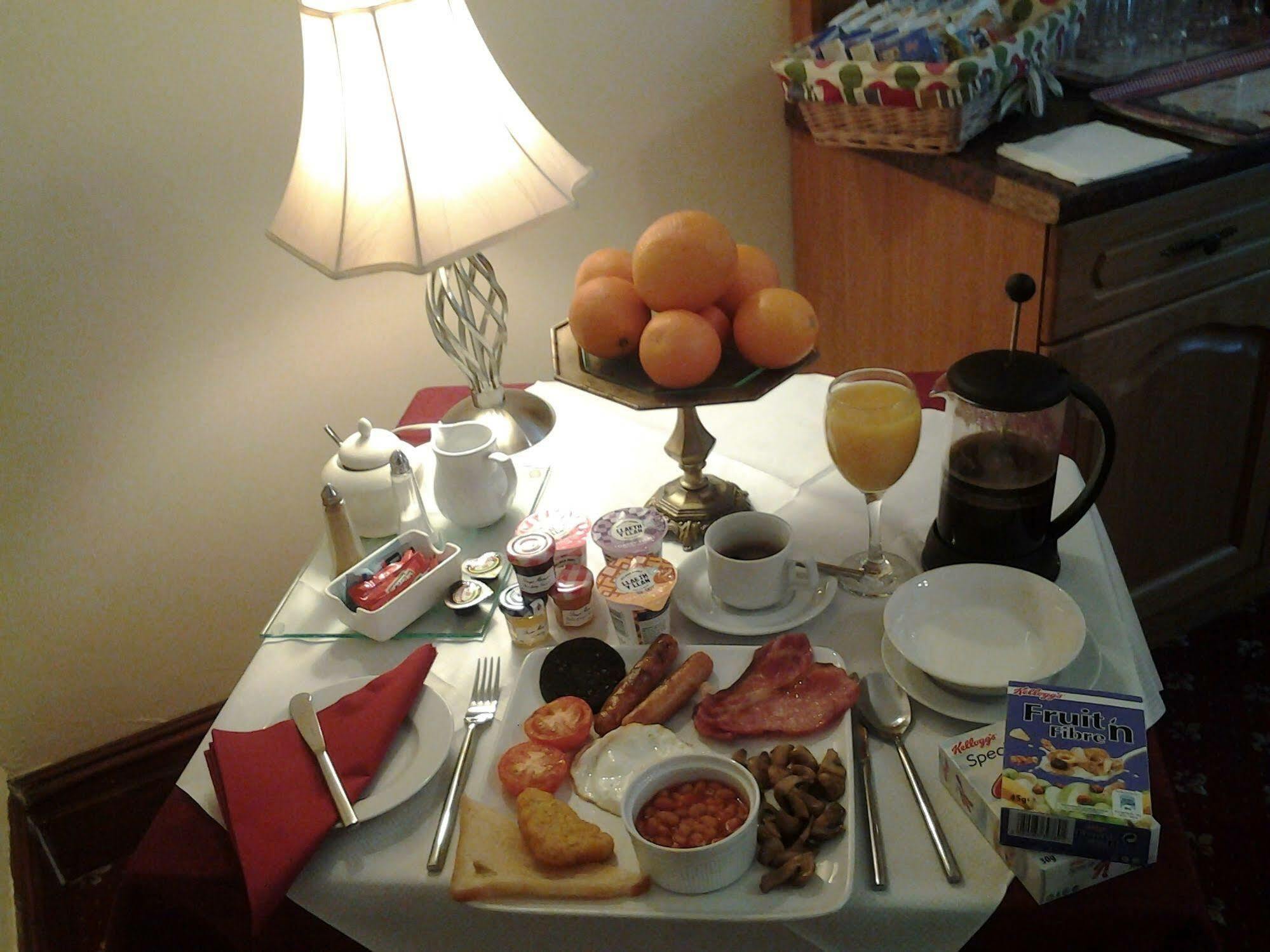 Clifton 4*