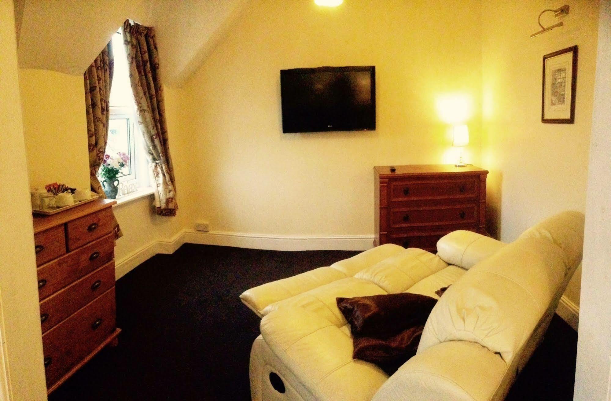 Clifton 4*