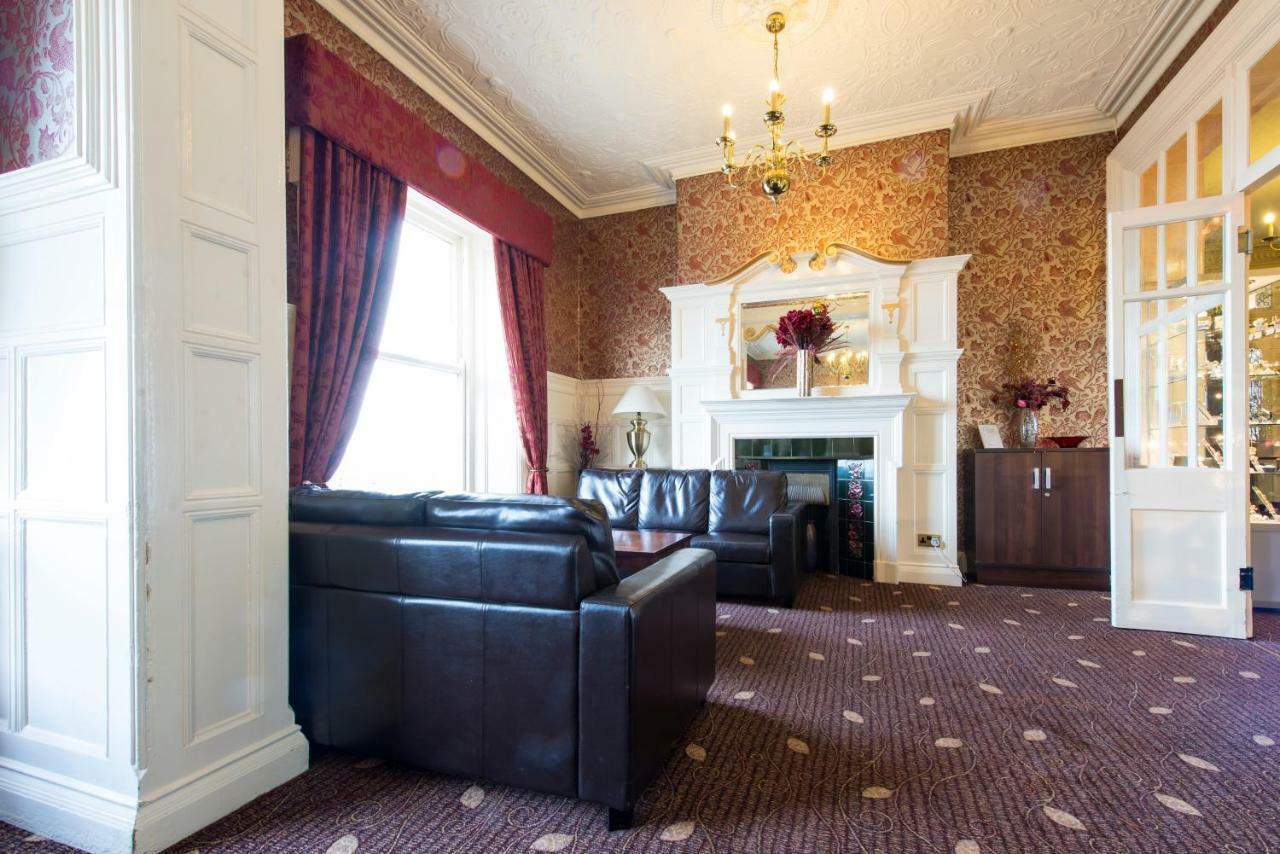 Queens Hotel 2*