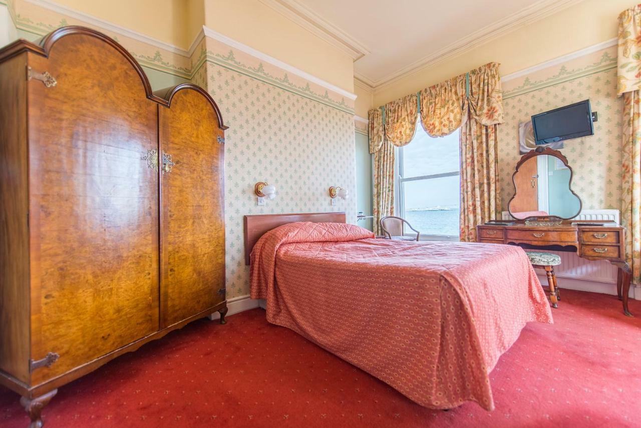 Queens Hotel 2*