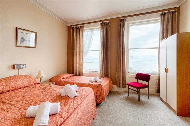 Whitehouse Hotel 3*
