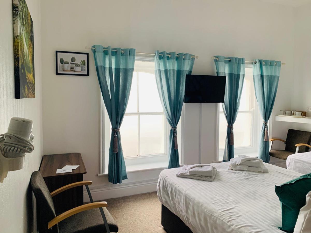 Four Oaks Hotel